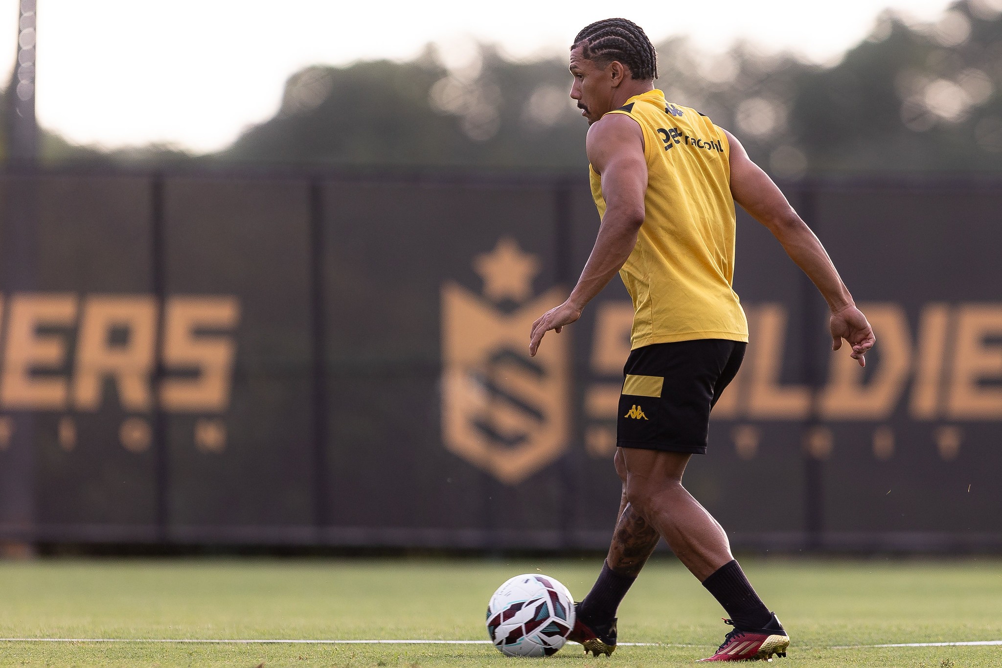Sport tem um desfalque e aguarda dois possíveis retornos no meio-campo