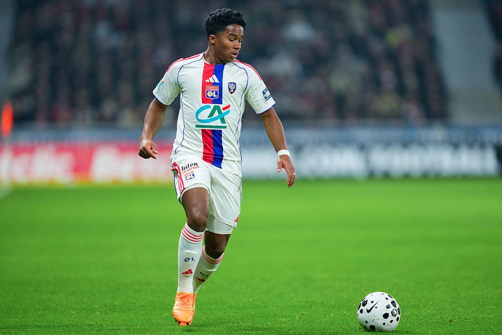 Endrick em Lyon x Lille na Copa da França - o primeiro jogo do brasileiro no clube francês — Foto: Franco Arland/Getty Images
