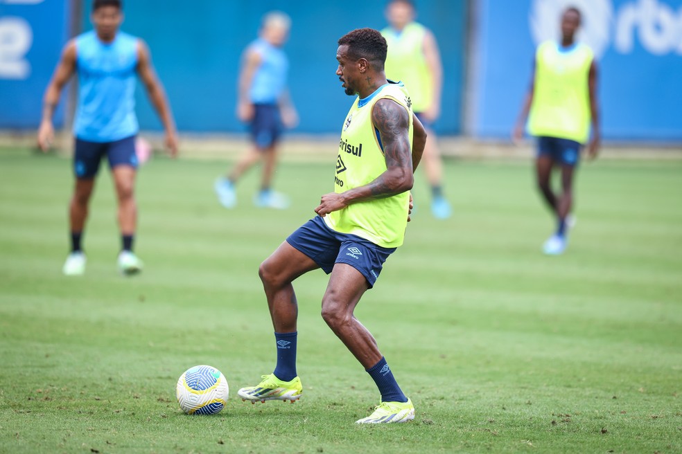 Edenilson deve seguir como titular do Grêmio no duelo contra o Palmeiras — Foto: Lucas Uebel/Grêmio FBPA