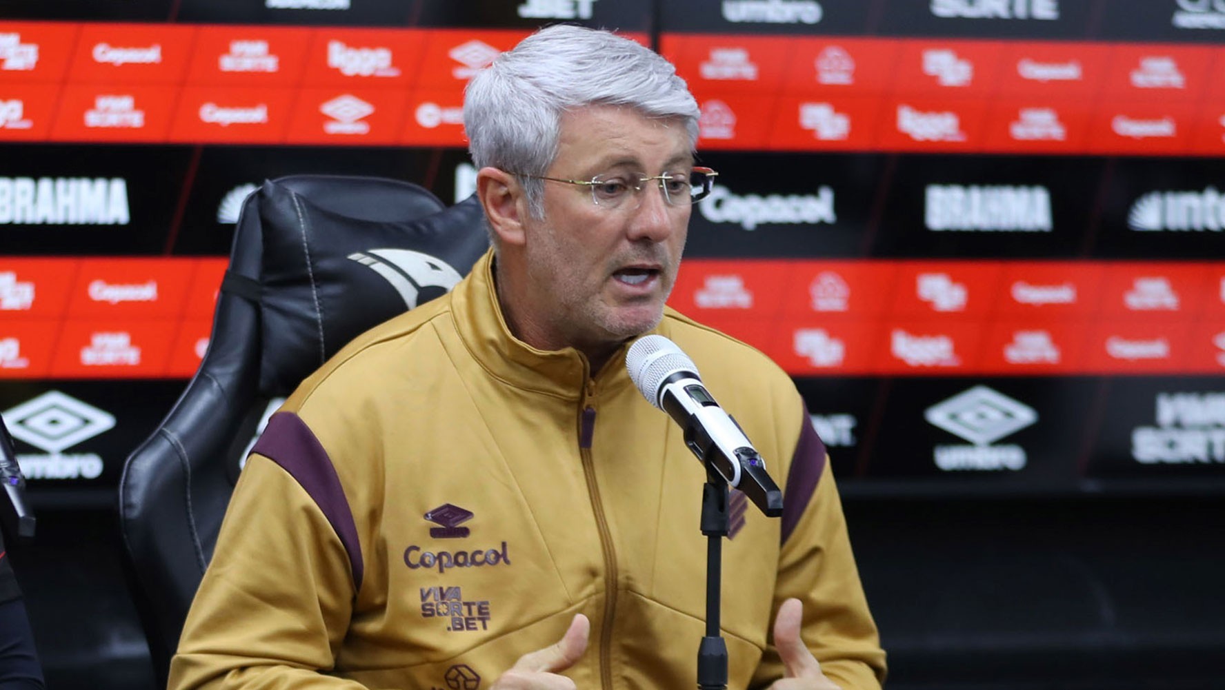 Odair cita falta de maturidade do Athletico e vê pior desempenho 