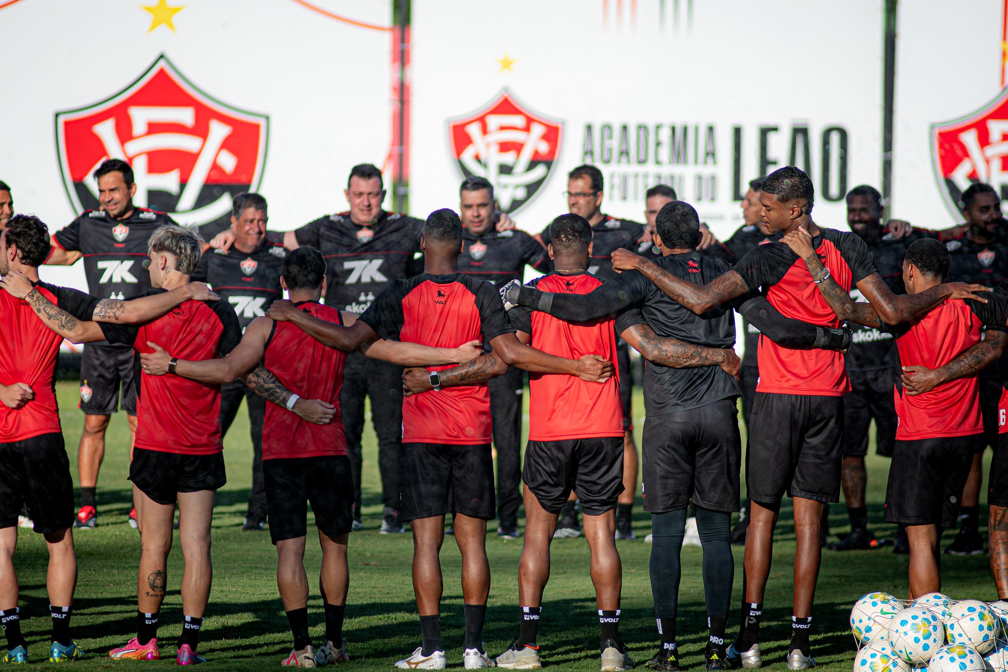Escalação do Vitória contra a Chapecoense: veja time provável, desfalques e dúvidas após treino