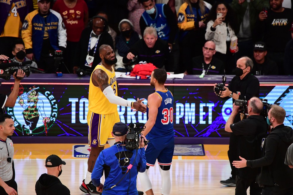 Grande exibição de Curry volta a empatar a final da NBA