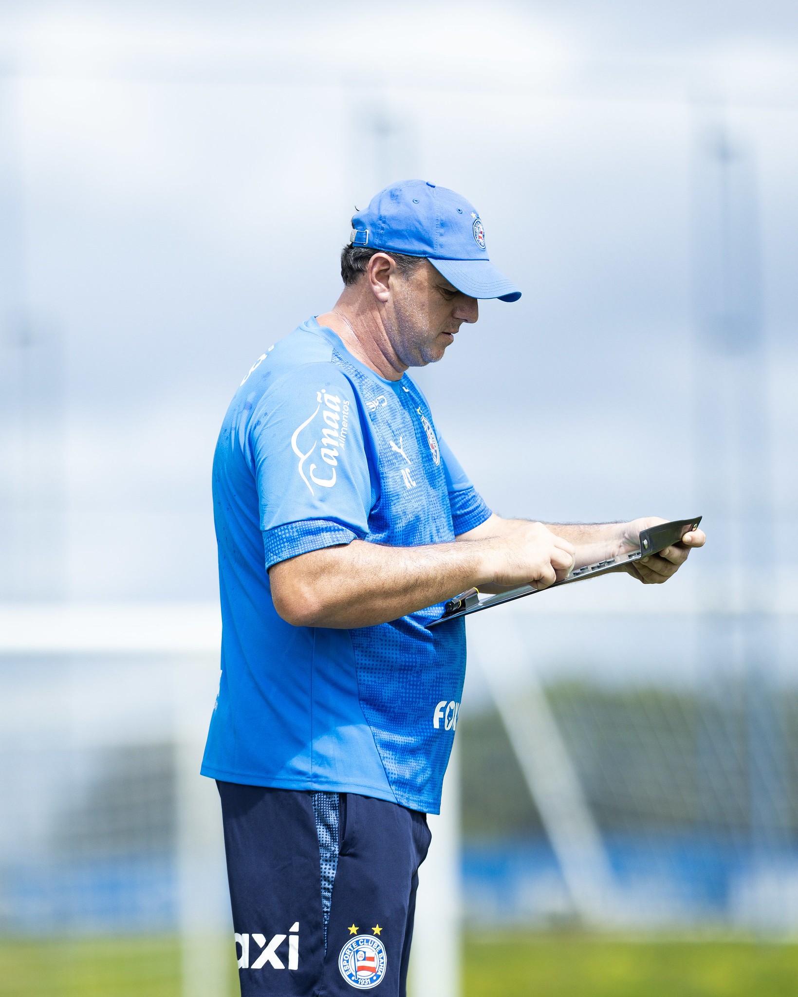 Sem Erick Pulga, Rogério Ceni tem jogadores de diferentes funções para escalar o Bahia contra o Vasco