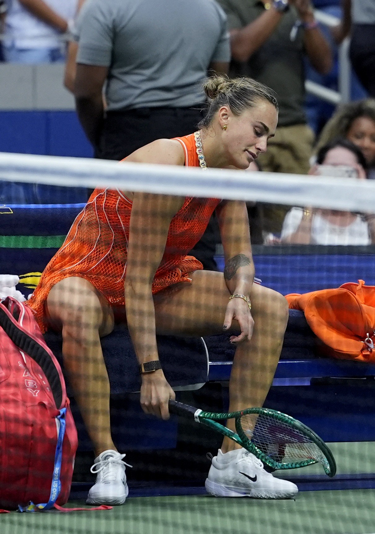 Sabalenka é multada em R$38 mil por quebrar raquetes em derrota na final do US Open