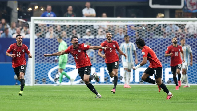 Yasser Ibrahim comemora gol pelo Egito contra a Argentina