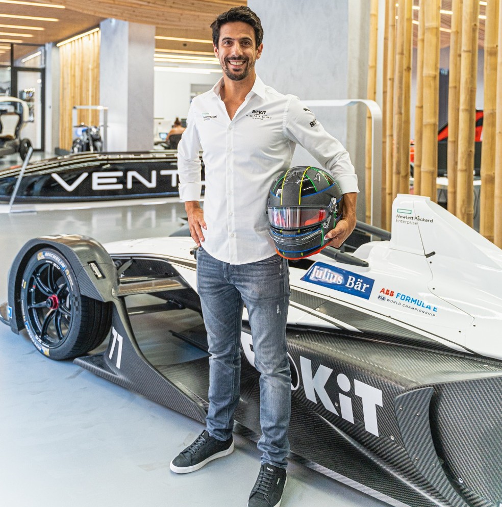 Lucas Di Grassi pilota carro de corrida elétrico desenvolvido por  estudantes de engenharia