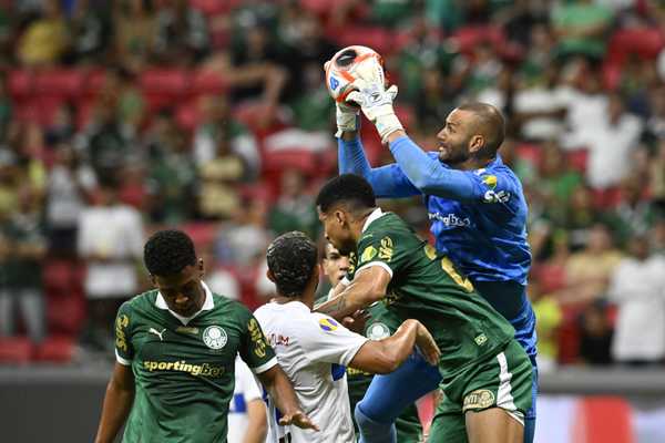 Atuações do Palmeiras: Flaco marca primeiro gol, defesa falha e equipe cede empate