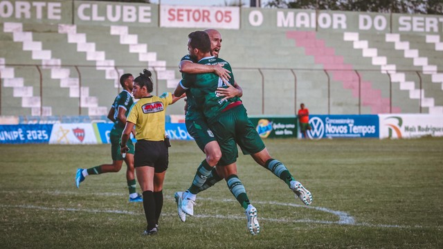 Marcelo Duarte marca o gol do Sousa contra o Pombal