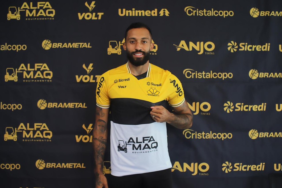 César Martins é apresentado no Criciúma e revela escolha pelo time: "Foi  fácil" | Ge