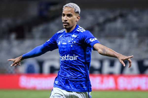 Palmeiras negocia proposta milionária por Matheus Pereira com o Cruzeiro.