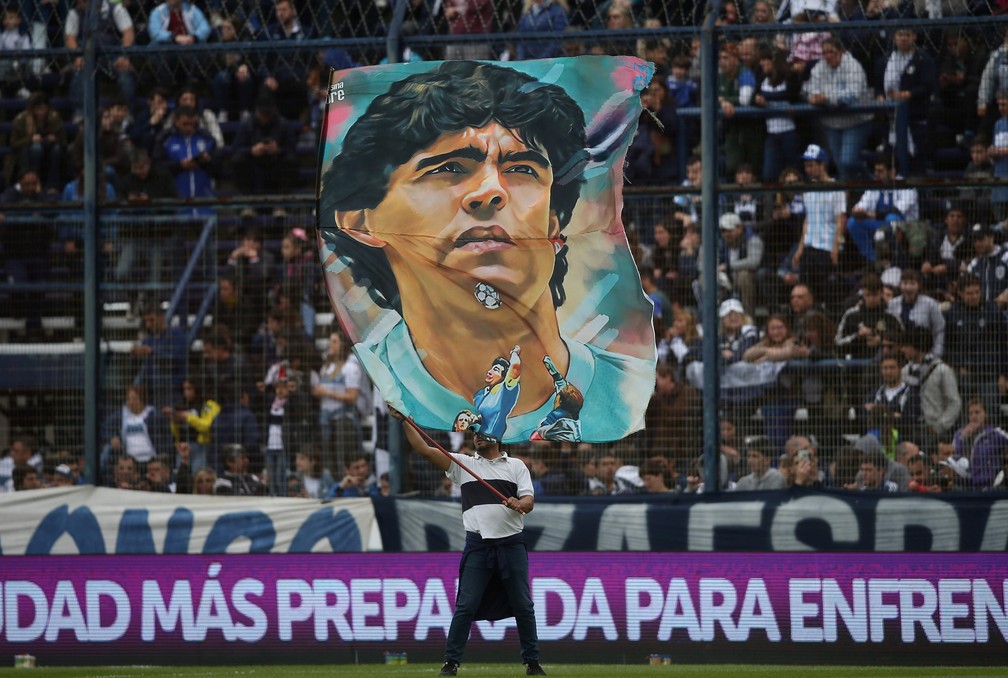Maradona se pronuncia sobre Sala: 'Espero que o encontrem vivo