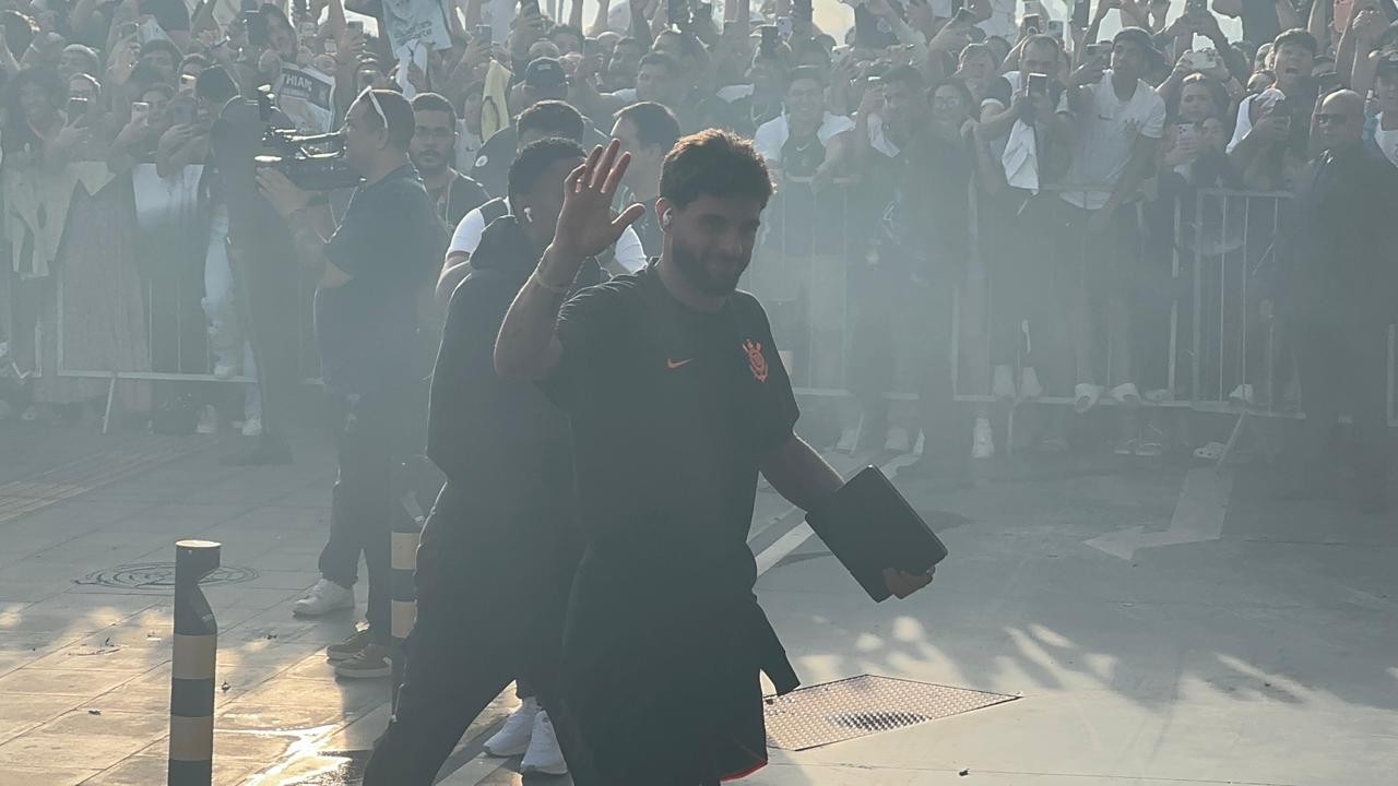 Corinthians é recebido em Brasília com grande mobilização da torcida antes do confronto decisivo