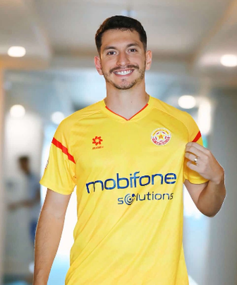 Marco Antônio apresentado em clube do Vietnã — Foto: Reprodução/ PVC-CAND