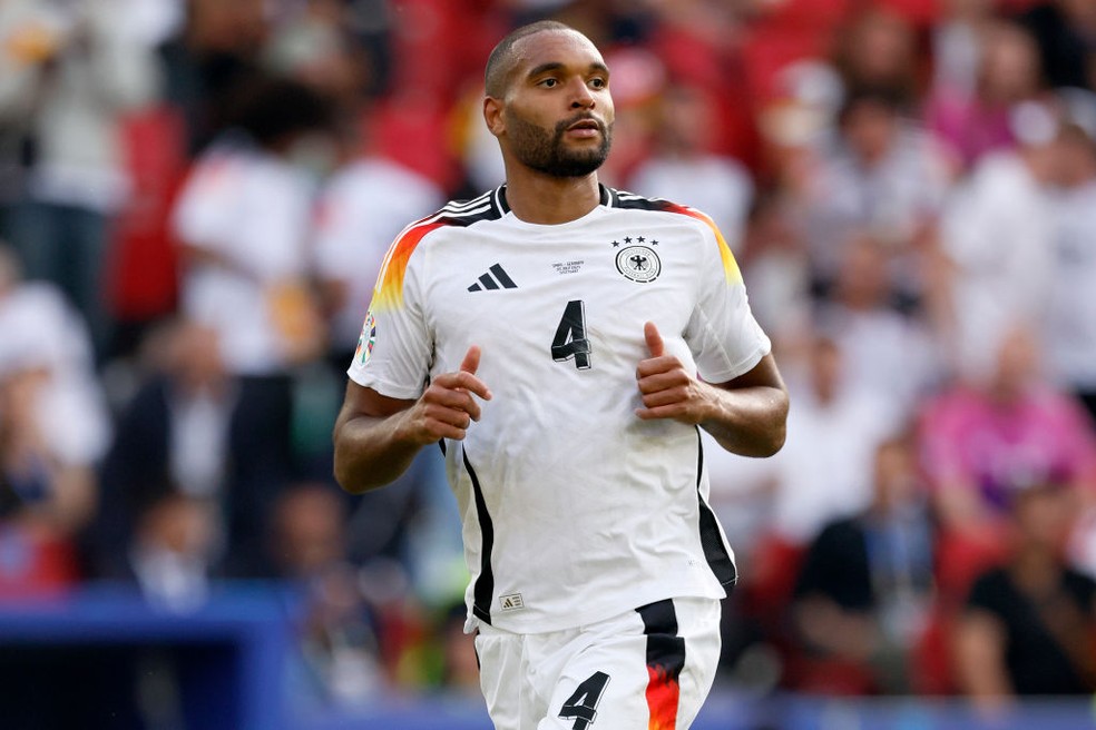 Jonathan Tah em ação com a camisa da Alemanha na Eurocopa — Foto: Getty Images
