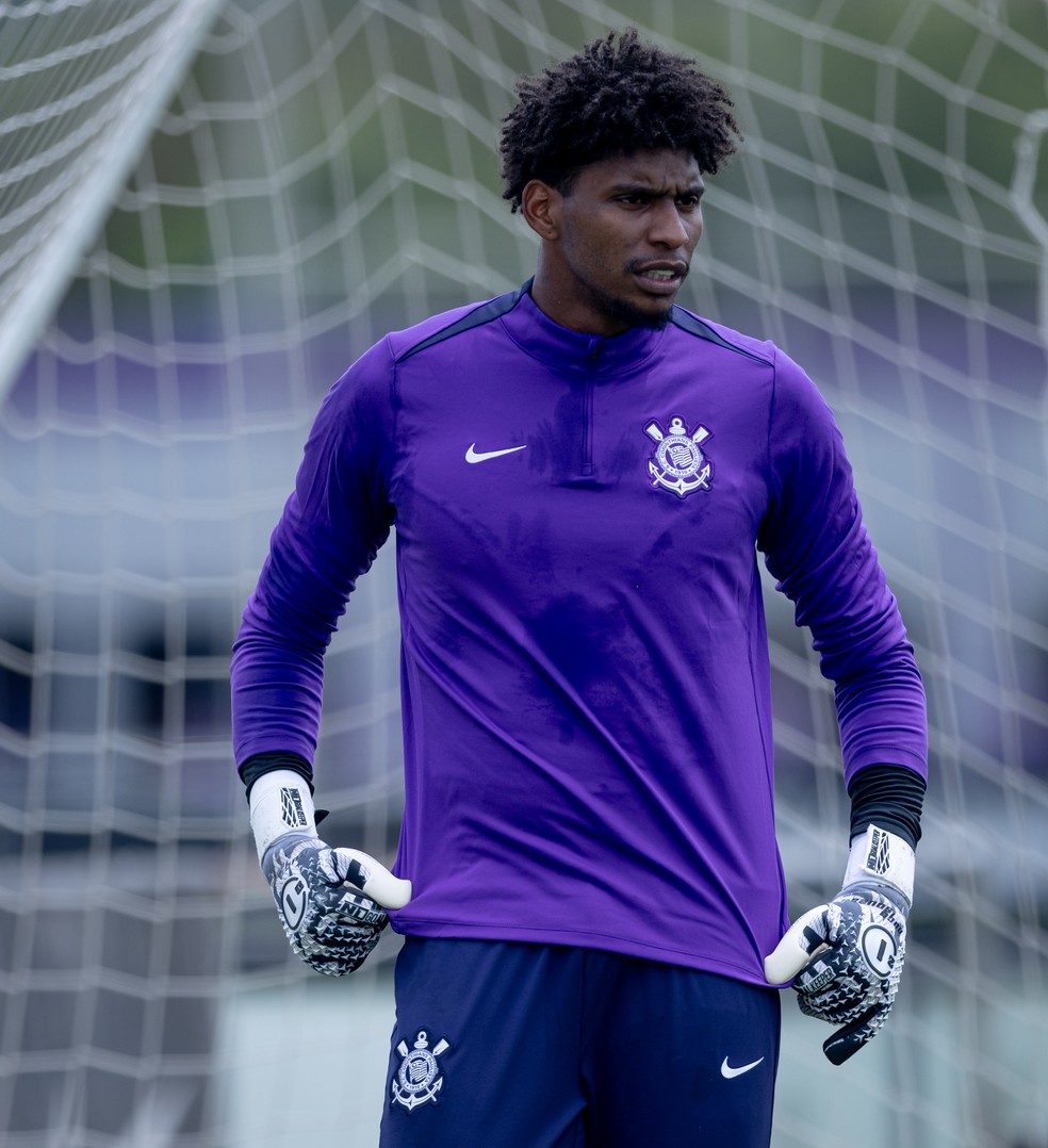 Hugo Souza aguarda o registro do novo contrato para poder estrear em 2025 — Foto: Rodrigo Coca/Ag. Corinthians