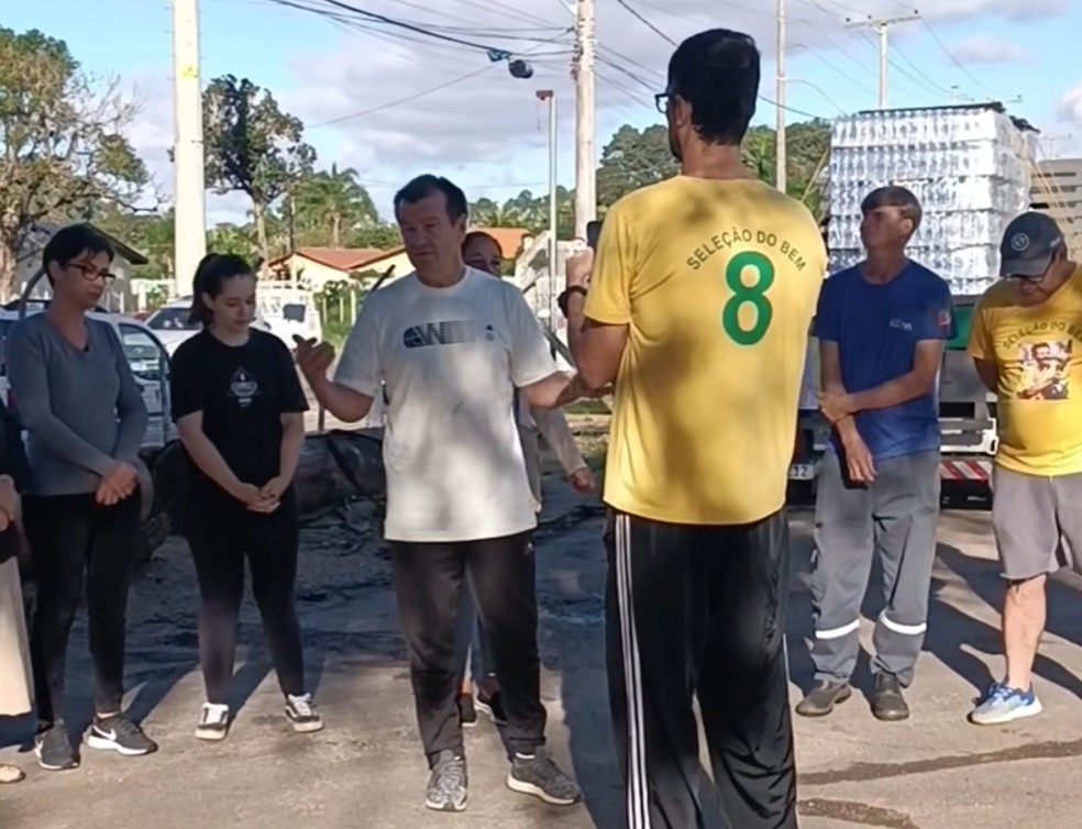 Dunga arrecada doações e faz campanha para construir casas para atingidos pela enchente — Foto: Reprodução
