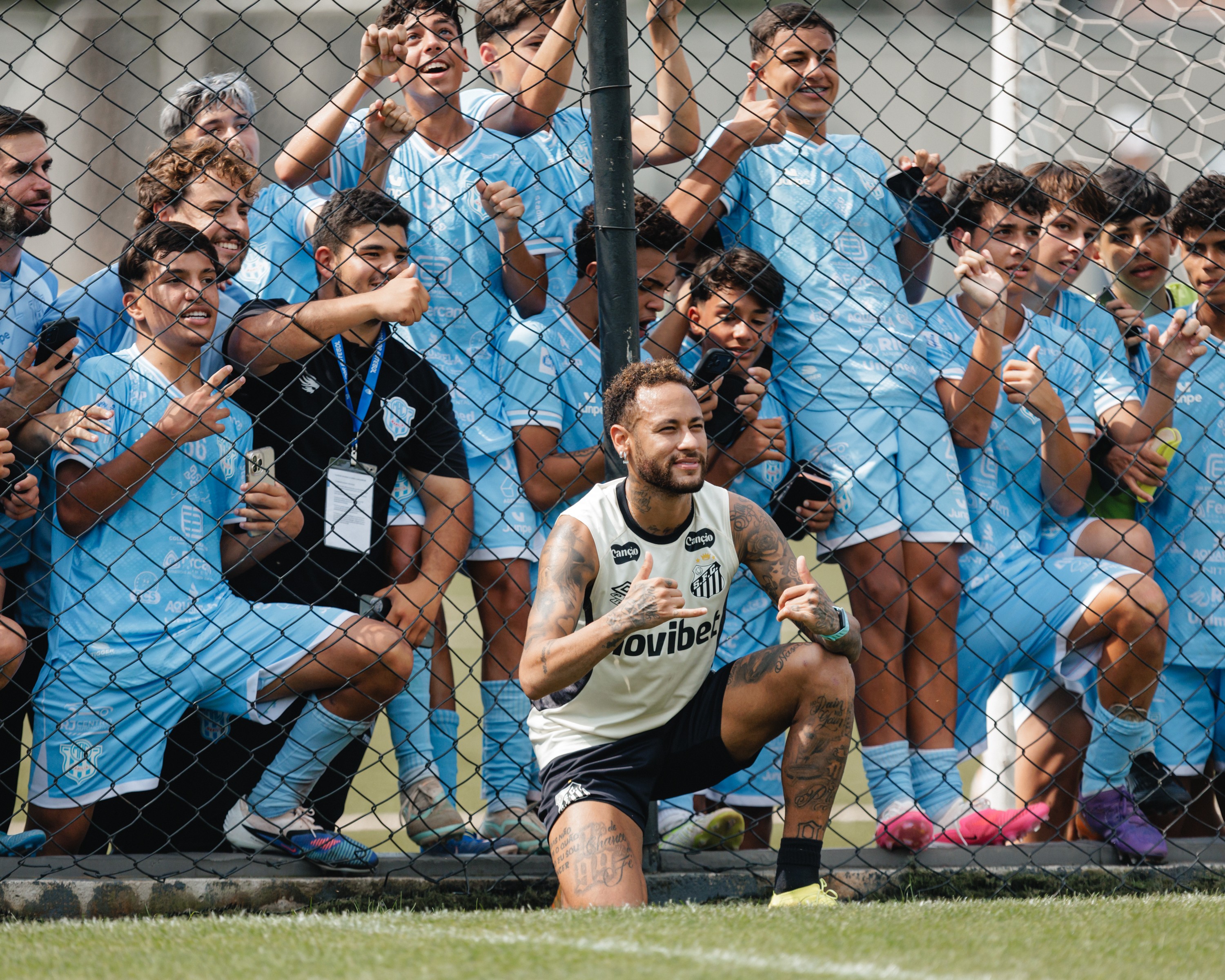 Neymar se recupera e volta para o clássico contra o Corinthians