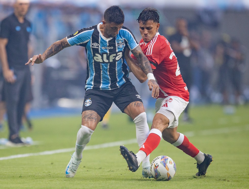 Cristian Olivera não ganhou Gre-Nal e Bernabei nunca perdeu — Foto: Liamara Polli/AGIF