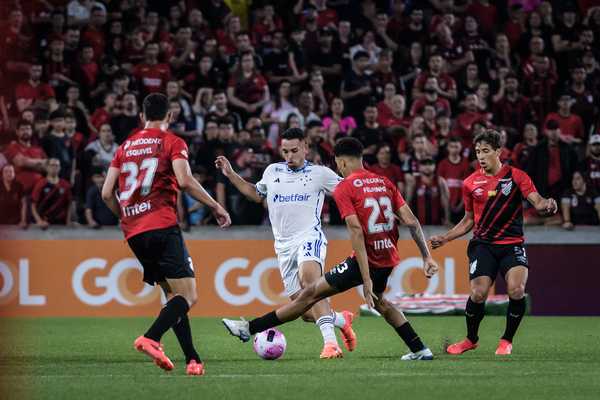 Athletico vence Cruzeiro por 3 a 0 em jogo do Campeonato Brasileiro