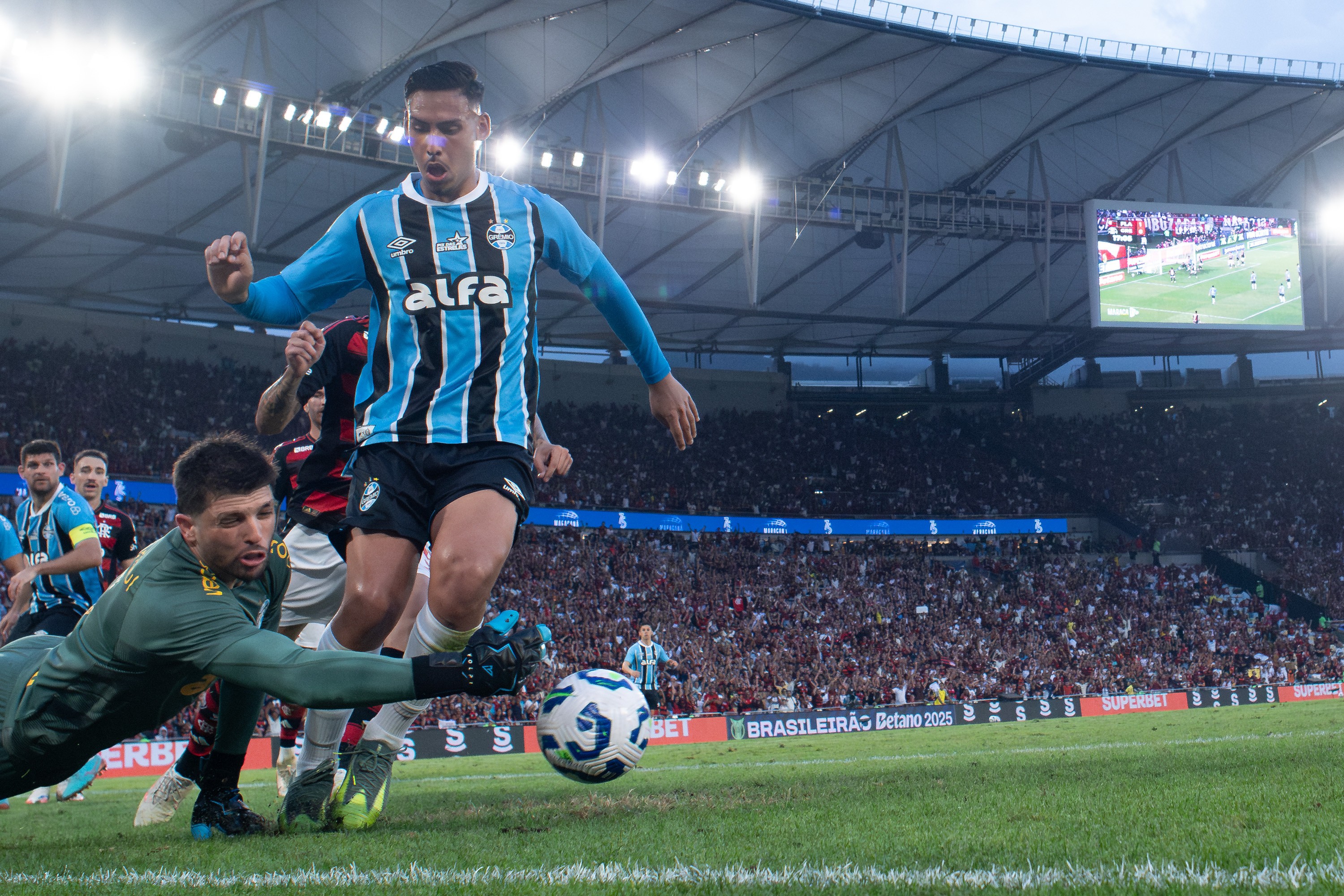 Três Jogadores do Grêmio Evitam Celebração do Flamengo no Maracanã