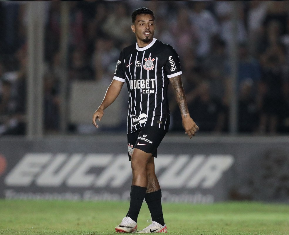 Matheus Bidu em ação no amistoso entre Corinthians e Londrina — Foto: Rodrigo Coca / Ag.Corinthians