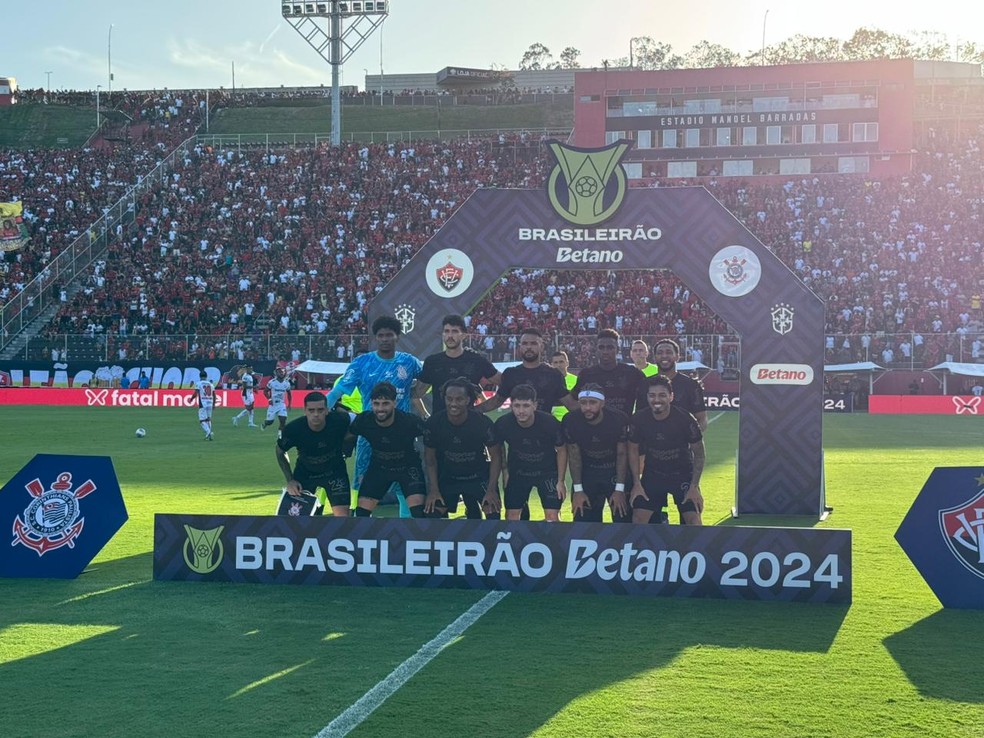 Vitória x Corinthians posado — Foto: Emilio Botta
