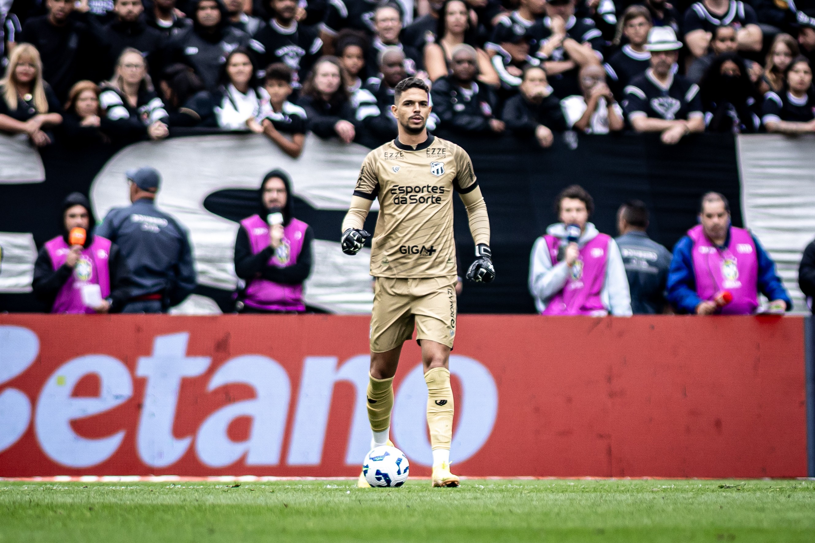 Ceará recebe proposta do Avaí pelo goleiro Bruno Ferreira