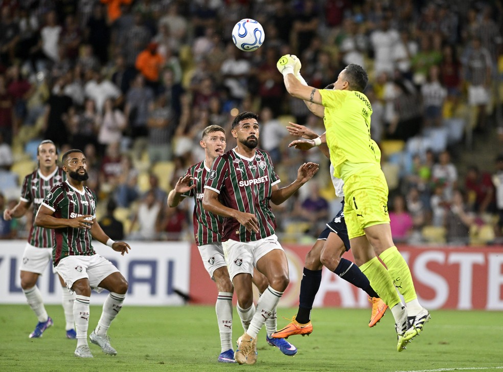 Lambanças no Maracanã: Fluminense tropeça e torcida se revolta