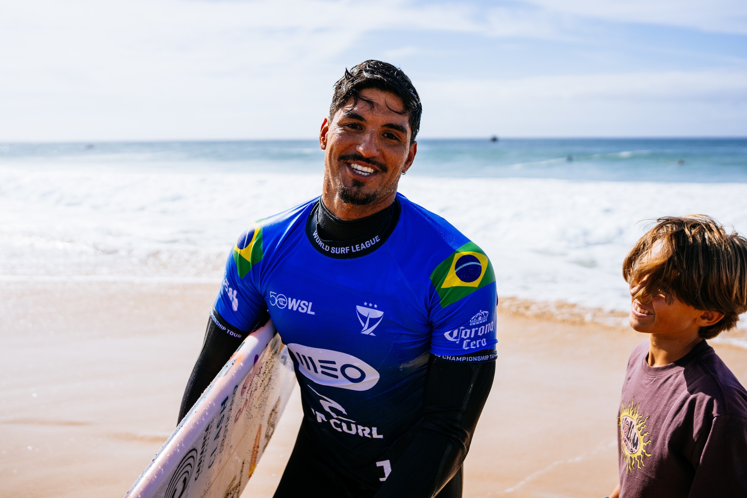 Gabriel Medina e Italo Ferreira avançam em Peniche e vão se enfrentar na semifinal