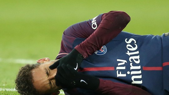 Ex-médico do PSG revela que Neymar chegou machucado em 2017