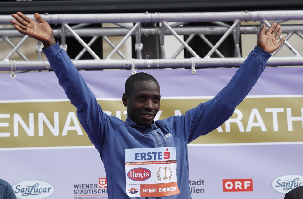 Vencedor da maratona de Viena é desqualificado por espessura do tênis, atletismo