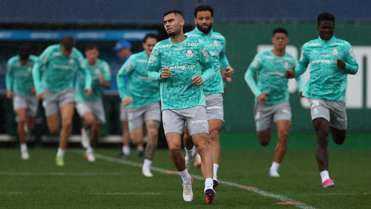 Palmeiras inicia preparação para clássico contra São Paulo com desfalques e um retorno