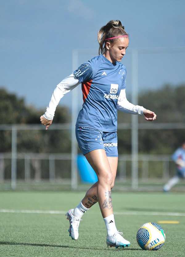 Zagueira da Seleção renova contrato com o Cruzeiro e reafirma fidelidade ao clube