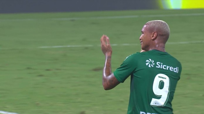 Ainda bem que a torcida do Palmeiras AMA jogador raçudo e que joga com  vontade, merecem ter o lixo do Deyverson como centroavante mesmo. :  r/palmeiras