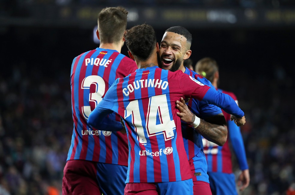 Coutinho e Memphis no Barcelona &mdash; Foto: Urbanandsport/NurPhoto via Getty Images)