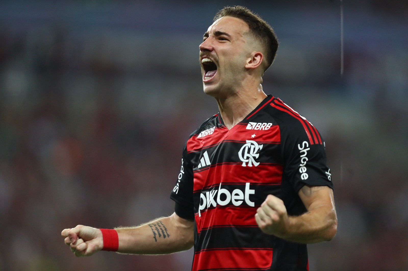 Cartola 2025: estratégias econômicas com jogadores do Flamengo e Palmeiras.