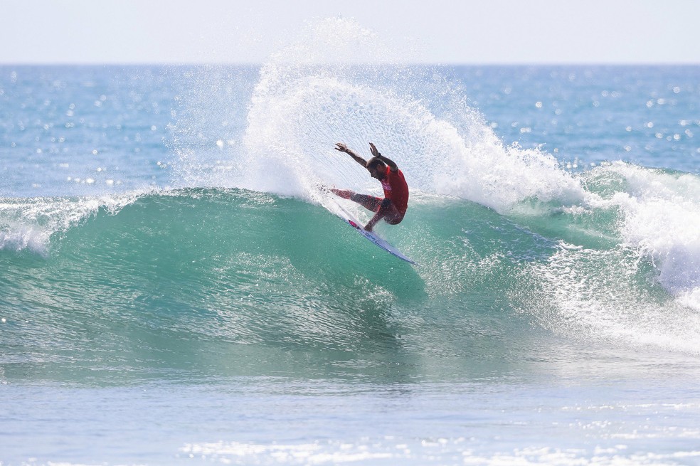 Que horas é a final do surf masculino?