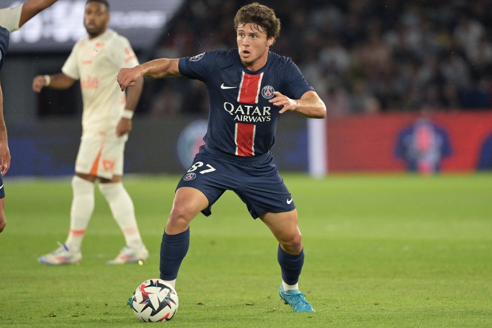 João Neves soma quatro assistências nas duas primeiras rodadas do PSG no Francês — Foto: Bertrand Guay/AFP