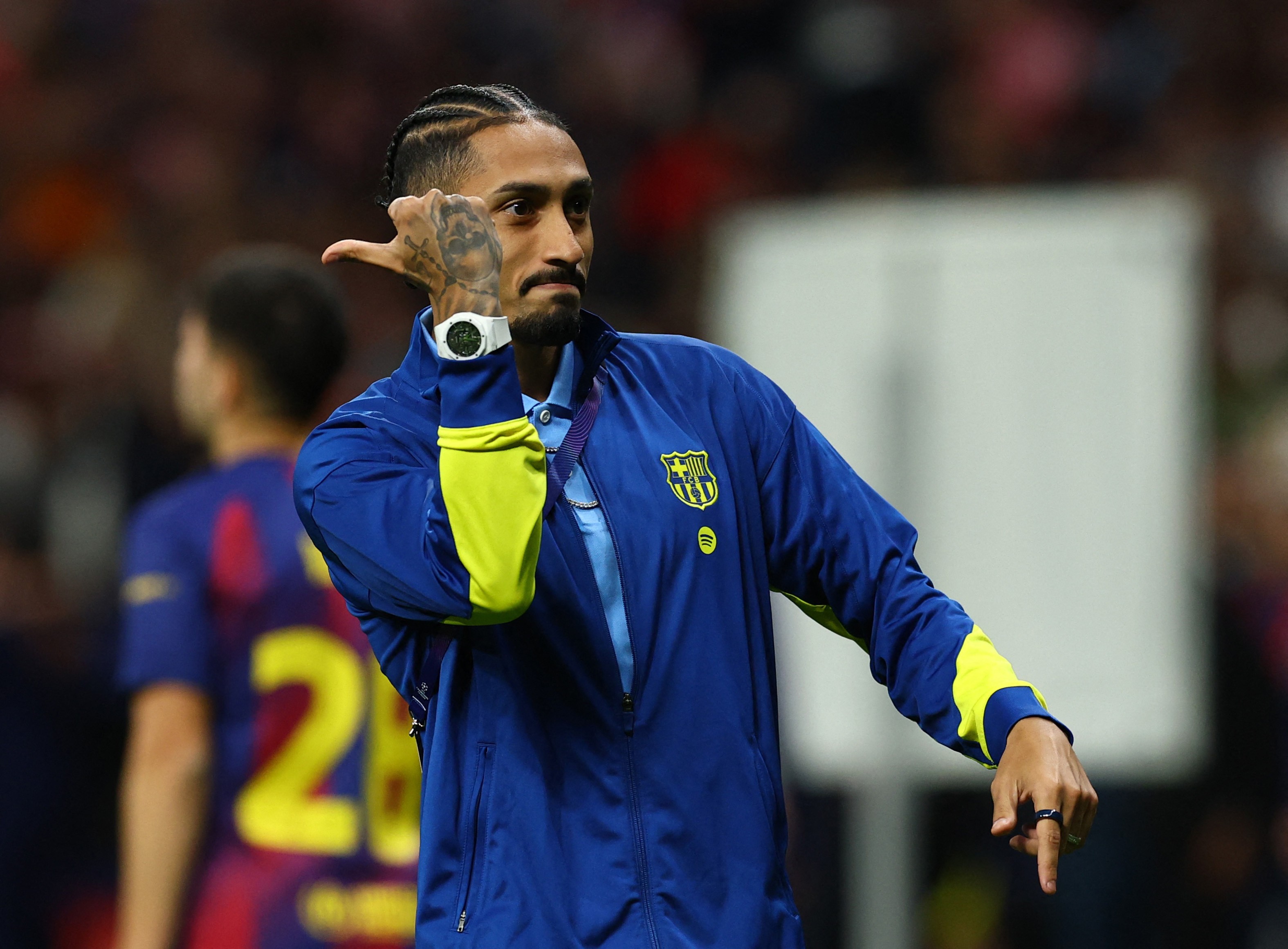Raphinha critica arbitragem na eliminação do Barcelona: "Eliminatória mentirosa"