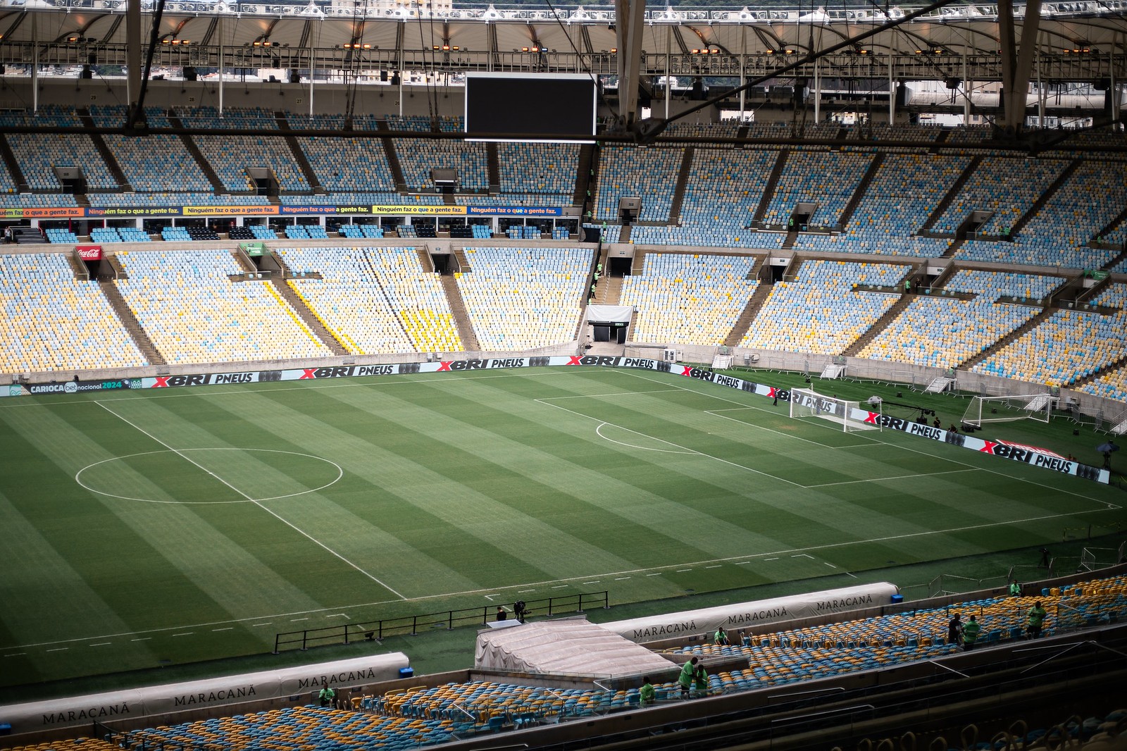 Flamengo e Fluminense negociam naming rights para o Maracanã.