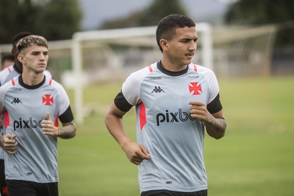 Mateus Carvalho, volante do Vasco � Foto: Daniel Ramalho / CRVG
