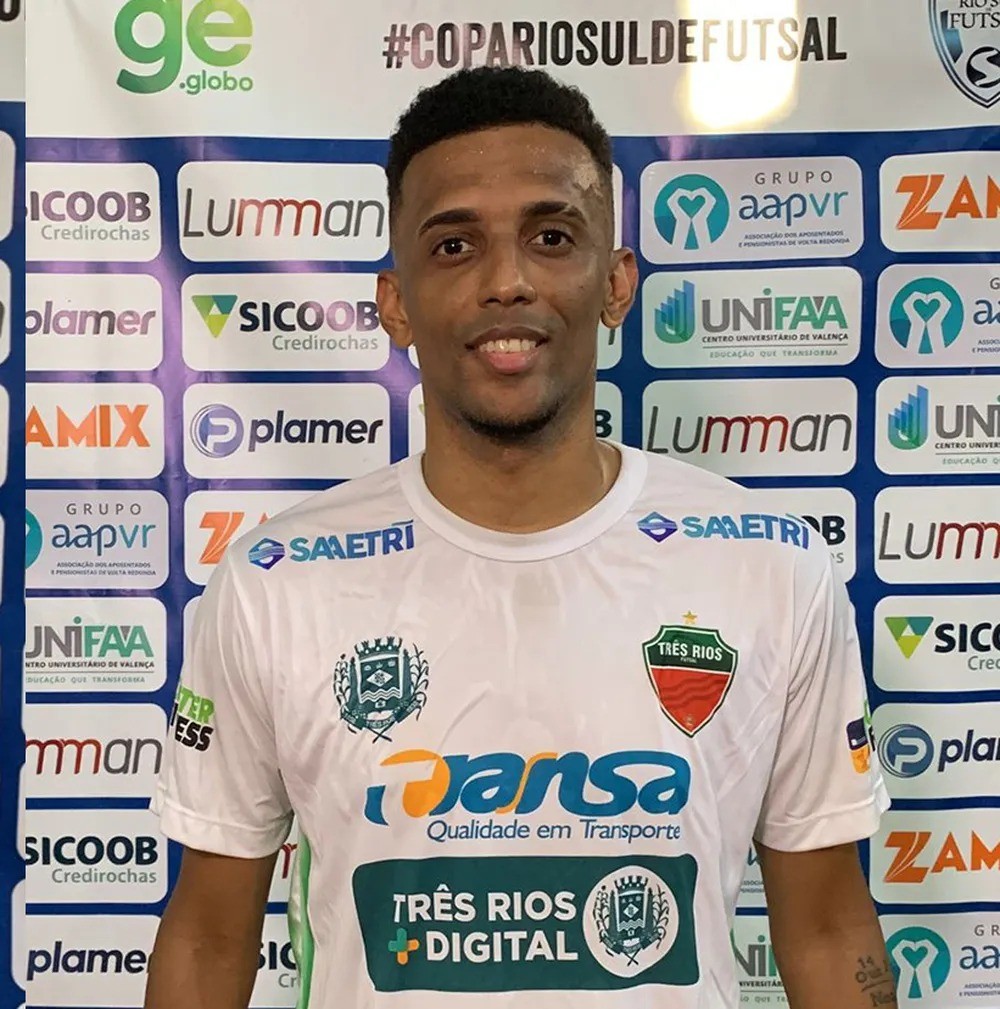 Ex-Três Rios, Igor Eduardo acerta retorno ao futsal de Portugal