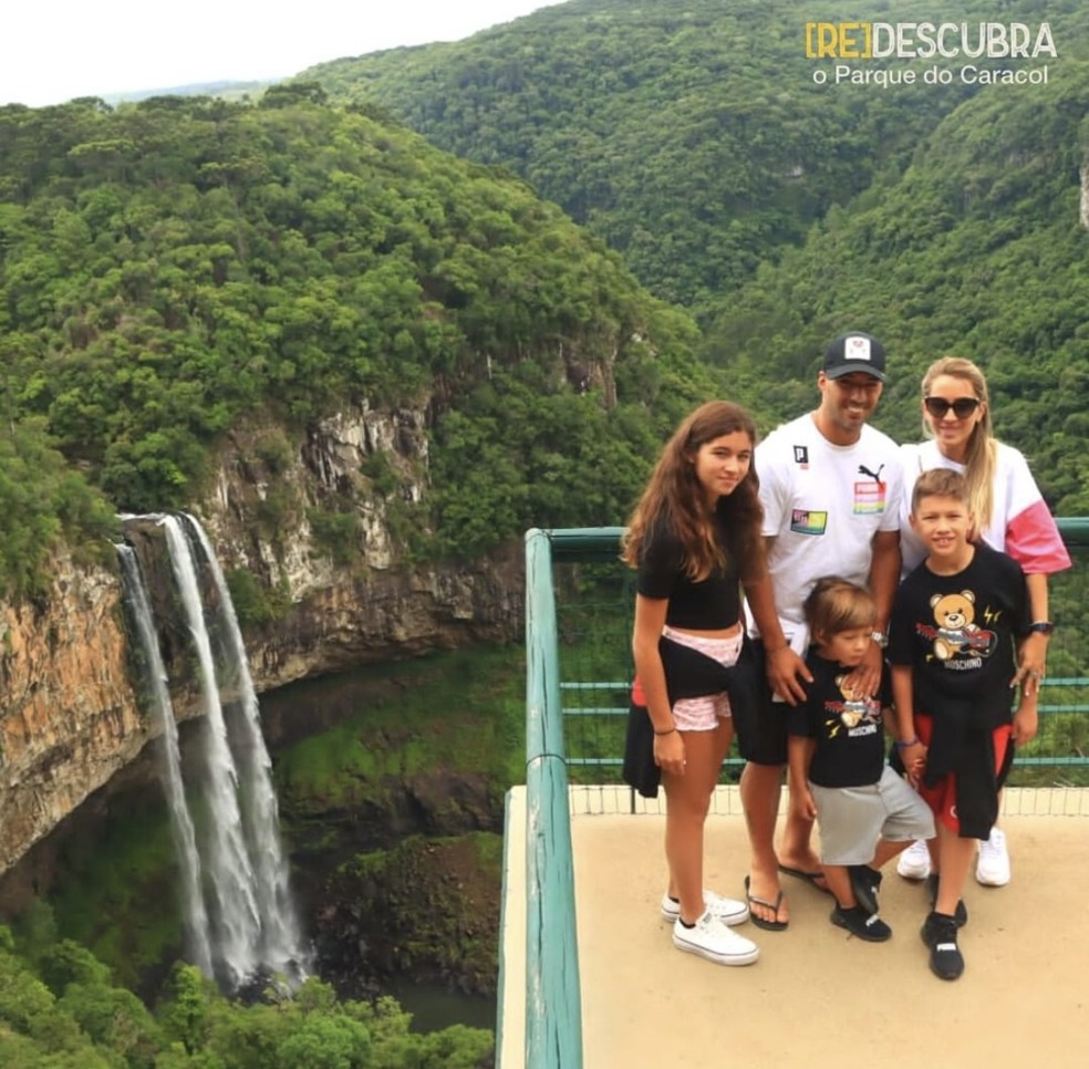 Suárez e a família em Canela — Foto: Reprodução