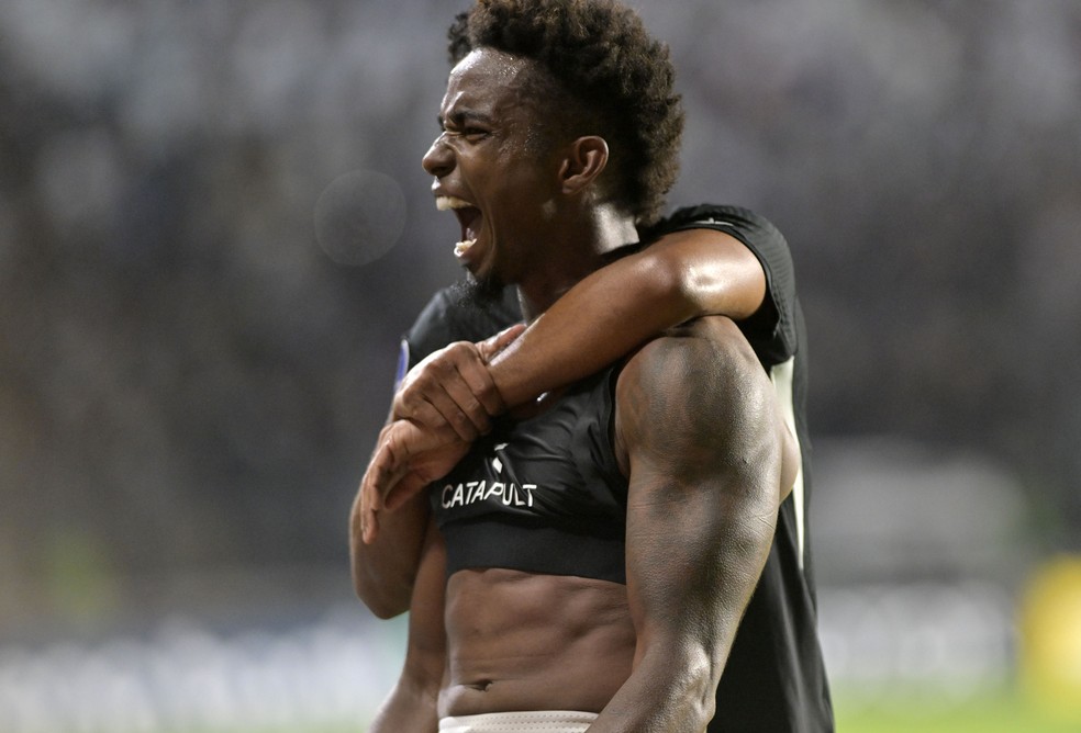 Thiago Mendes, do Vasco, comemora seu gol em Vasco e Ind. Medell�n � Foto: Andre Dur�o