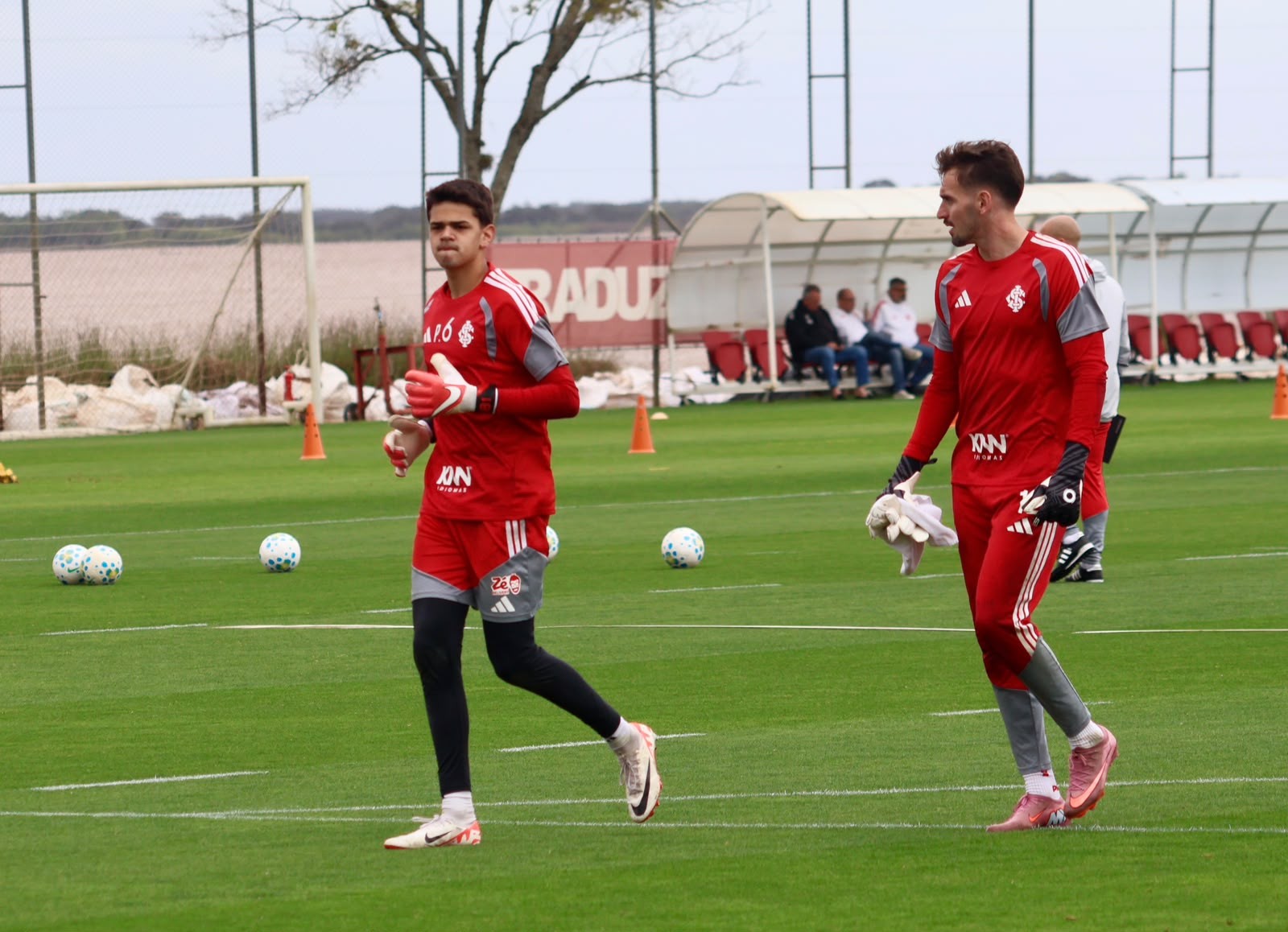 Filho do goleiro Muriel e outros jovens da base reforçam treino do Inter; veja quem participou