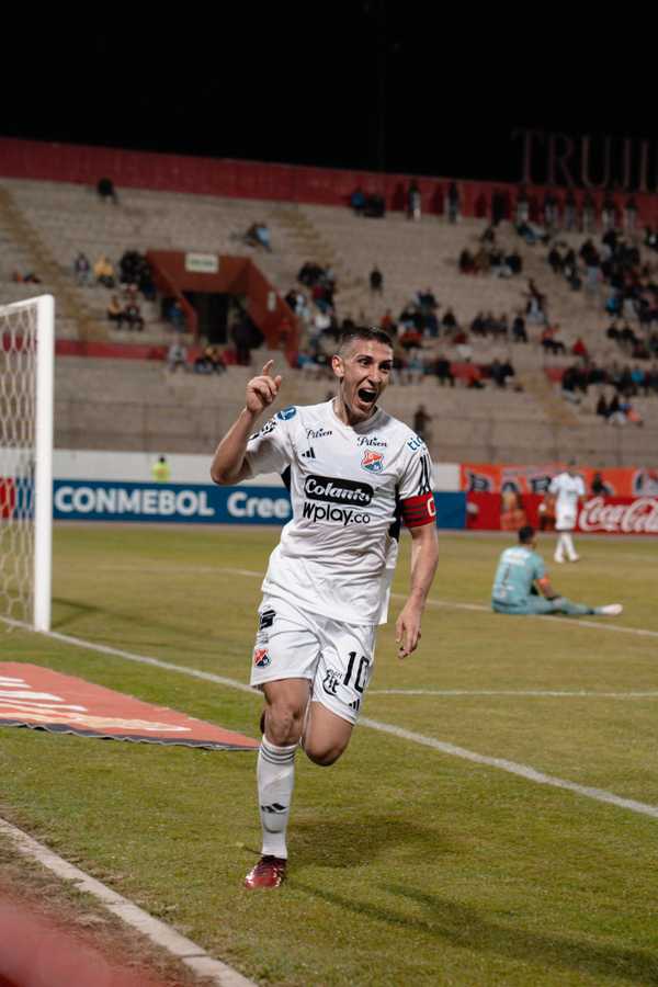 grêmio anuncia contratações de meia colombiano e atacante chileno no elenco