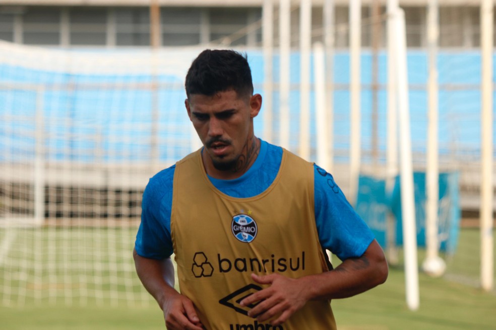 Lateral Mayk também foi novidade no treinamento — Foto: João Victor Teixeira