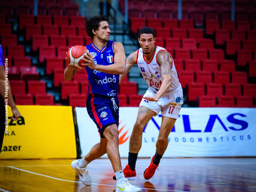 Fortaleza Basquete Cearense em vitória contra o Pato Basquete — Foto: Carlos Roosewelt / FBC