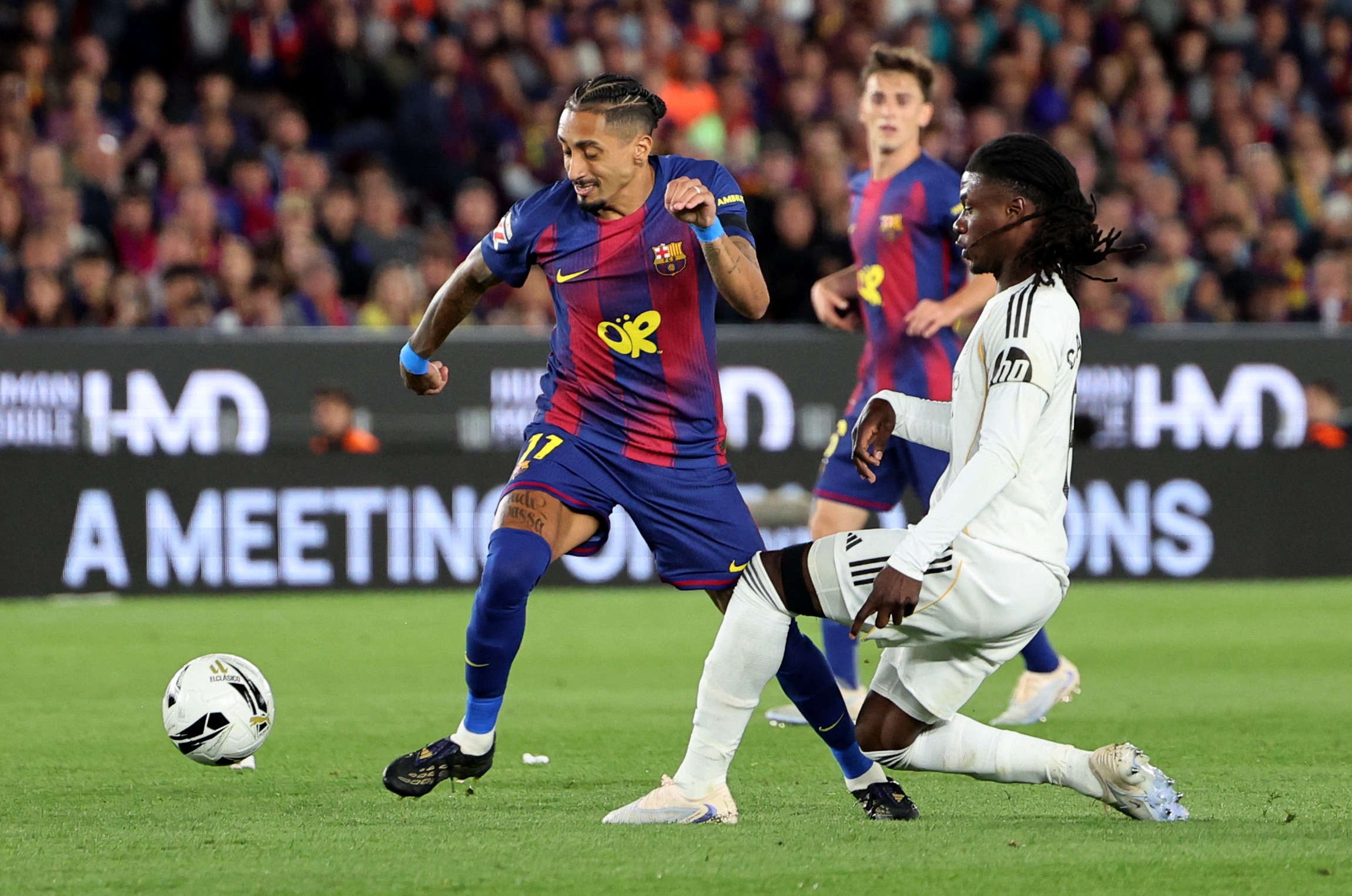 Raphinha volta jogar pelo Barcelona antes da convocação para a Copa