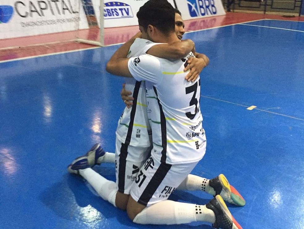 Jogadores do Apodi Futsal comemoram classificação histórica na Copa do Brasil — Foto: Jederson Barbosa